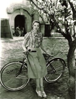 ridesabike:  Sylvia Sidney rests on a bike.