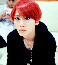 swimming-in-a-red-ocean:  Love mah Hyunseunggie