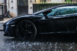 johnny-escobar:  Rainy day Aventador via haiwepa