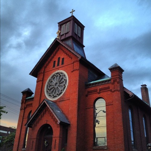 St. John&rsquo;s at sunset. #newark #delaware #architecture #church (Taken with Instagram)