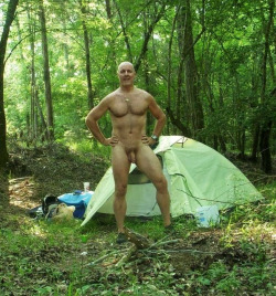 menzmen:  Came upon this guy while hiking. He was nice to offer to share his campsite. Fun night!  Roughing it never looked better!