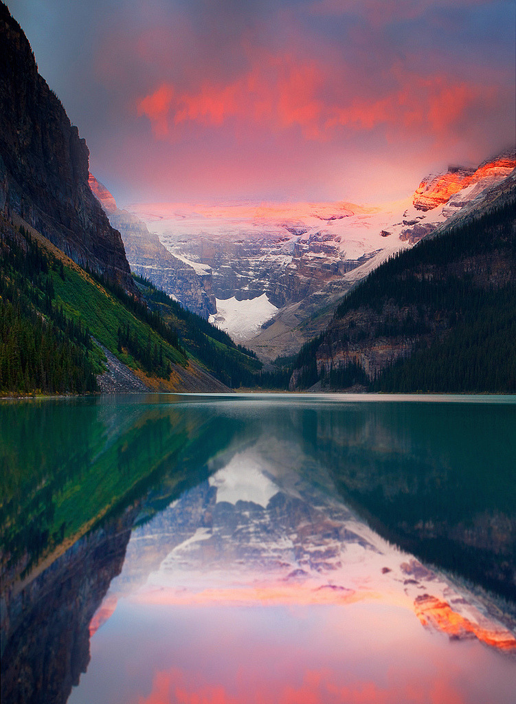 llbwwb:
“ Lake Louise Banff National Park (by kevin mcneal)
”
Oh, Canada.