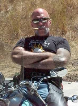 dirtybammer:  Fucking hot biker Dad 