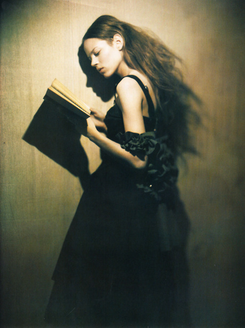 voguelovesme:  A woman of singular Charm, Vogue Uk November 2007