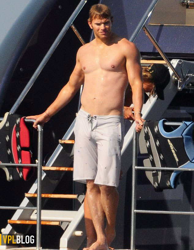 Kellan Lutz is CIRCUMCISED. 