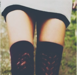 legsbian:  thigh highs appreciation post (^･ω･^) 