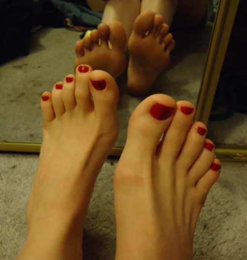 http://feetandbigasses.tumblr.com/post/54386723626