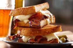 yummyfoooooood:  Bacon & Cheese Toasted