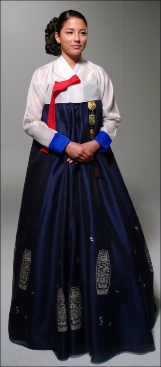 제시카 고메즈 - 한복 by 박술희 Jessica Gomes - Korean Clothing http://en.wikipedia.org/wiki/Hanbok