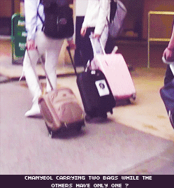 xehuna:  chanyeol being a good husband friend. :3trying hard to ignore jongin’s pink suitcase  