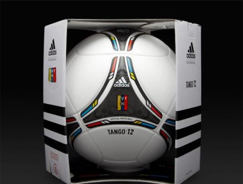 vinotintosoy:  Este ser el balón creado por Adidas que rodará en todos los estadios Venezolanos en el venidero Torneo Apertura.  