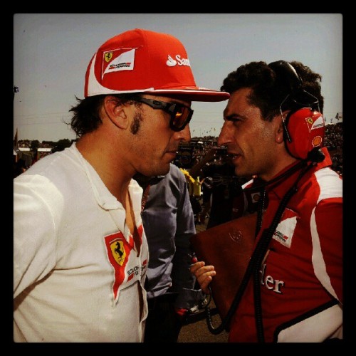 Hungary Gp : Fernando with Andrea on the pitlane . #Ferrari #fernandoalonso #F1 #5 #AndreaStella (Pris avec Instagram)