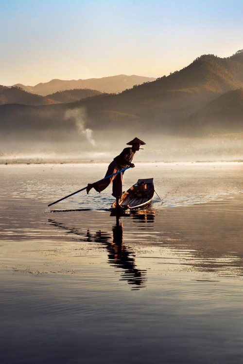 newhybridkilla:  by Steve McCurry 