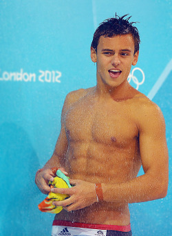 danielleneedskittys:  all-i-wanted-was-a-happy-ending:  unf  I can’t even. Holy god help me breathe.