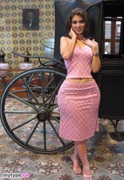 deeznutz72:  jokerswyld:  FUUUUUUUCCCCKK  Wow  Why do u have so much hips white girl&hellip;. Damn!