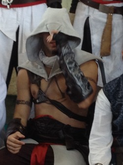gaycapeman:  the sexiest Altair cosplayer ever 