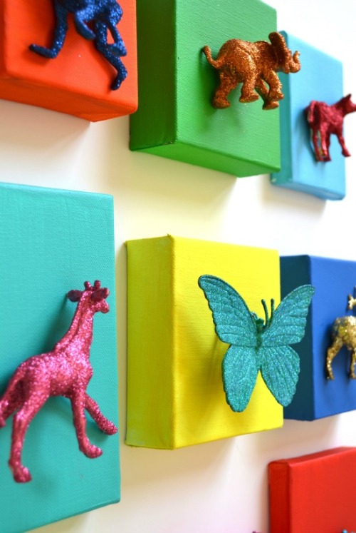 rainbowsandunicornscrafts:DIY Miniature Glitter Plastic Animals on Canvas Tutorial from papery &amp;