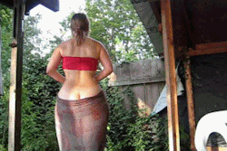 deeznutz72:  jokerswyld:  MAL MALLOY   NICE ASS CRACK  Dam she got ass..