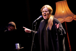 Best-Adele-Adkins:  I Love This Concert.. It Was Whole Just Acoustic And Adele Was