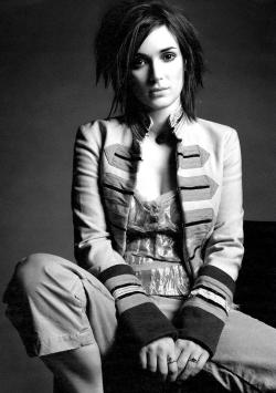 femmes-androgynie-sexy:  Winona Ryder 