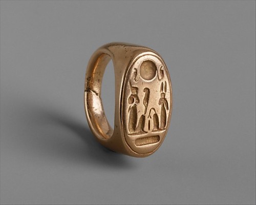 lotus-eyes:Finger Ring of King Akhenaten and Queen Nefertiti, Egypt, ca. 1353-1232 BCEThe hieroglyph