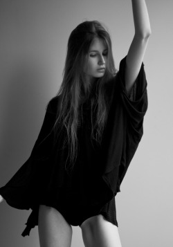 shake-the-quiet:  Model: Maja Kowalczyk