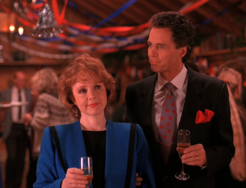 The use of red and blue, often together, is a recurring and significant part of Twin Peaks. Some of 