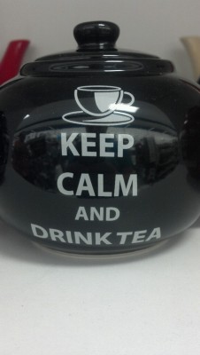 Fuckyeahilovetea:  Futurekatvond:  Best Tea Pot Ever  I Saw These At A Marshalls