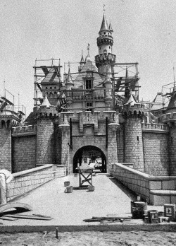 cruello:  Construction of Disneyland, 1954   //  // ]]>