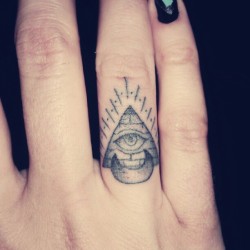 gahrealmonsters:  Illuminati ya’ll #illuminati #fingertattoo #tattoo (Taken with Instagram)