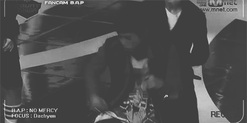 luhansbitch:   88/100 Daehyun GIFS - Dae killing us with his smirk OTL  
