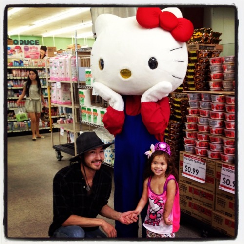 benjiwithak:  My cousin, friends and family were ever so kind to throw Silk her first Hello Kitty Party (July 14th to be exact). It was a long time in the making because she’s always liked Hello Kitty and would always ask if she could have a celebration