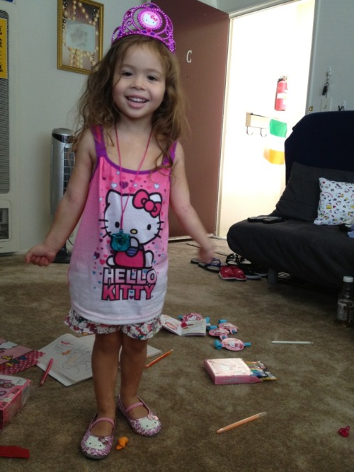 benjiwithak:  My cousin, friends and family were ever so kind to throw Silk her first Hello Kitty Party (July 14th to be exact). It was a long time in the making because she’s always liked Hello Kitty and would always ask if she could have a celebration