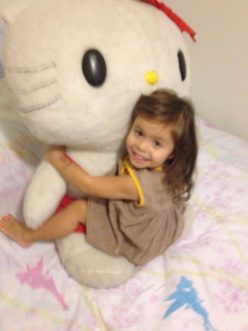 benjiwithak:  My cousin, friends and family were ever so kind to throw Silk her first Hello Kitty Party (July 14th to be exact). It was a long time in the making because she’s always liked Hello Kitty and would always ask if she could have a celebration