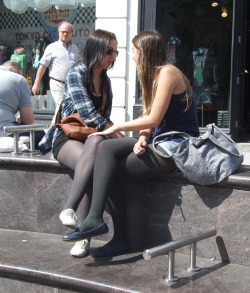 leggingsarepants:  Two girls chatting in grey tights and flats 