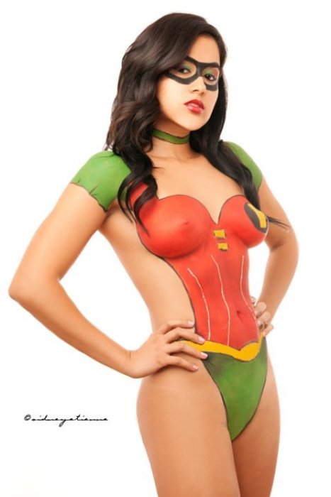 cosplaycomicsmusic:  Robin bodypaint 