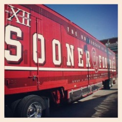 kemwestphotography:  Almost that time, Sooner football! #sooners #ou #boomersooners boomersooner #oklahoma (Taken with Instagram) 