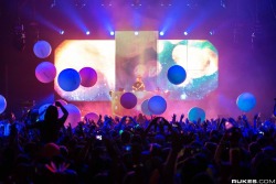 rawrcarly:   Kaskade @ Bill Graham 7/28 