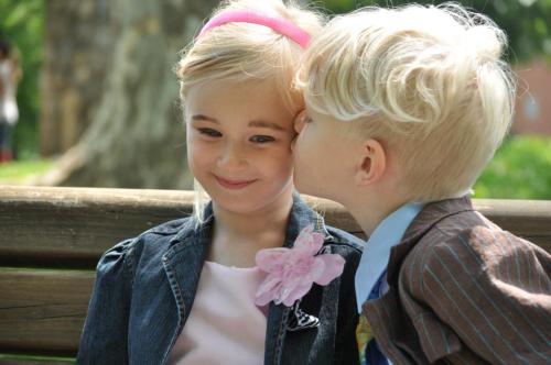 risainwonderland: oh-my-godstiel: THE CUTEST COSPLAY OF ROSE/10TH DOCTOR EVER.
