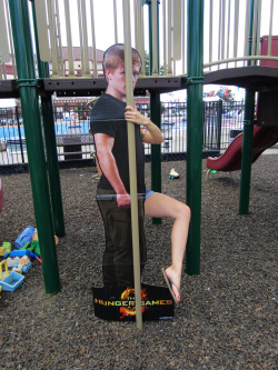 addicted-to-phan-girling:   Peeta practices his pole dancing moves  I’m literally dying in the car and my mom is silently judging me 