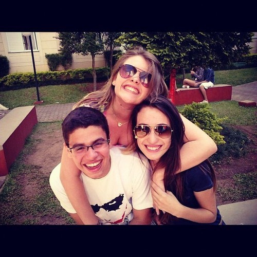 Eles me tiram as risadas mais sinceras, me escutam, me entendem, me fazem pagar os maiores micos, me dão momentos inesquecíveis, estão comigo nos momentos alegres e nos momentos de dor, me animam não importa o quão pra baixo eu esteja e ainda tem