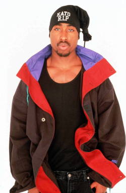 tupac-is-my-hero-rip:  SEXYYYYY 