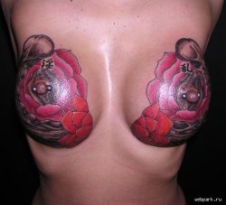 Extreme Tattoos und Piercings bei Frauen