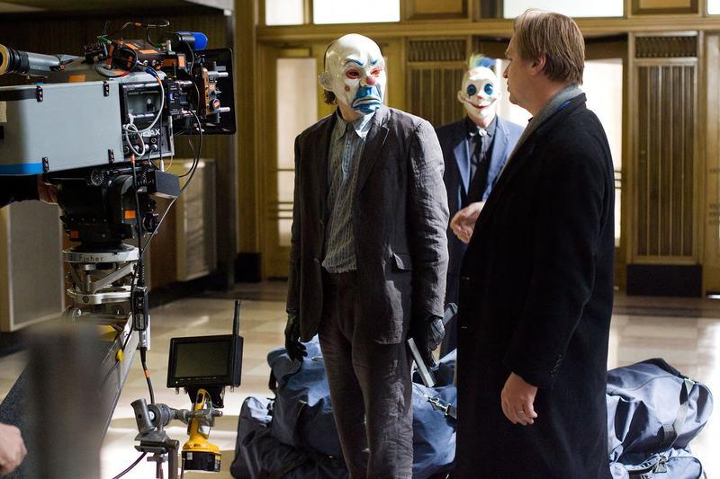 Rare behind the scenes picture of Heath Ledger on the set of The Dark Knight.