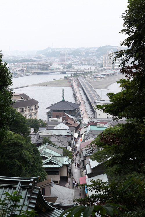 isaykonnichiwa: enoshima causeway by Kurtz Law