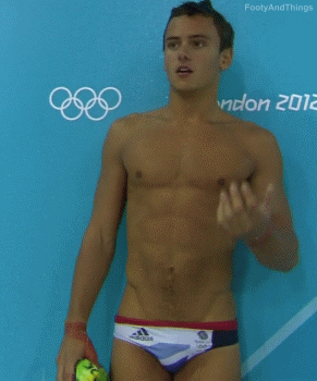 lets just appreciate that there's actually a guy out there who can do nothing & look sexy