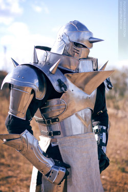 beneca-crane:  jedibusiness:  Alphonse Elric  That is some serious commitment to cosplay right there.  Cool Armor bro, Must have cost you a arm and a leg