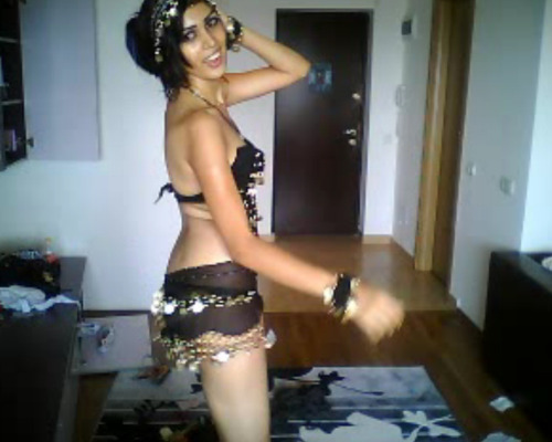baccunalius:Hot Arab girl does a belly dance and ends up topless!!
