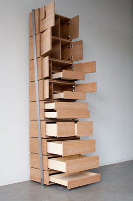 ippinka:Designer Danny Kuo combines the concept of bookshelf with staircase