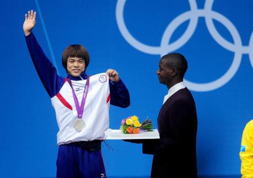 Medal-Winner Bowlcut!: Thanks to the sharp eyes of London Olympics fan, Gena Gong, we have our first